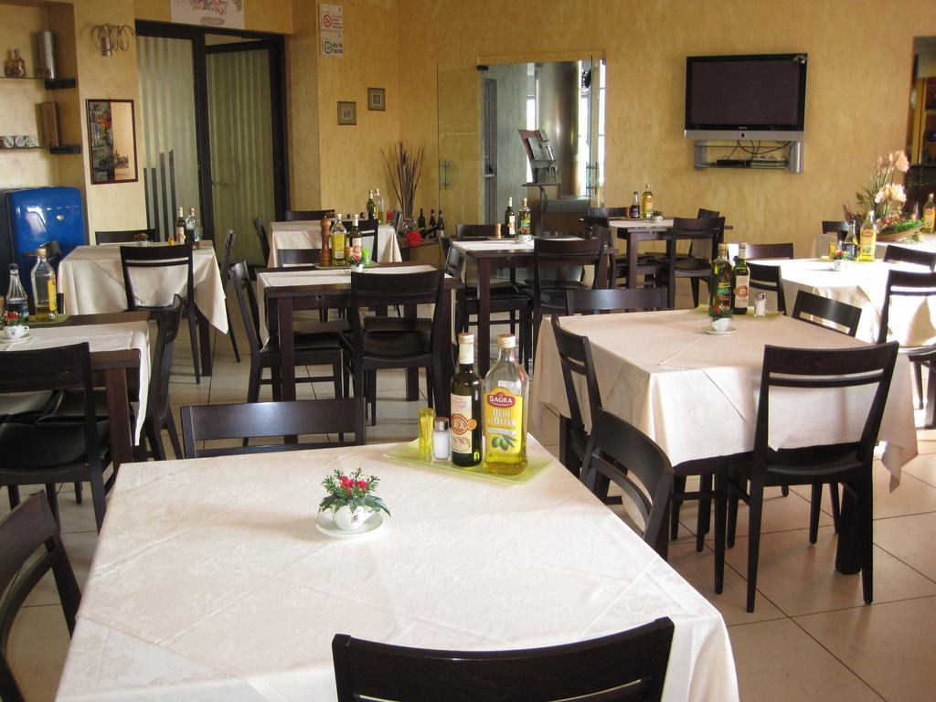 Hotel Italia Carmagnola Kültér fotó