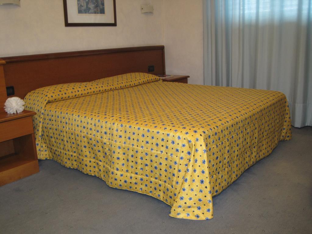 Hotel Italia Carmagnola Szoba fotó