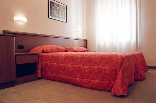 Hotel Italia Carmagnola Szoba fotó