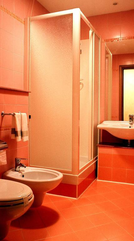 Hotel Italia Carmagnola Szoba fotó