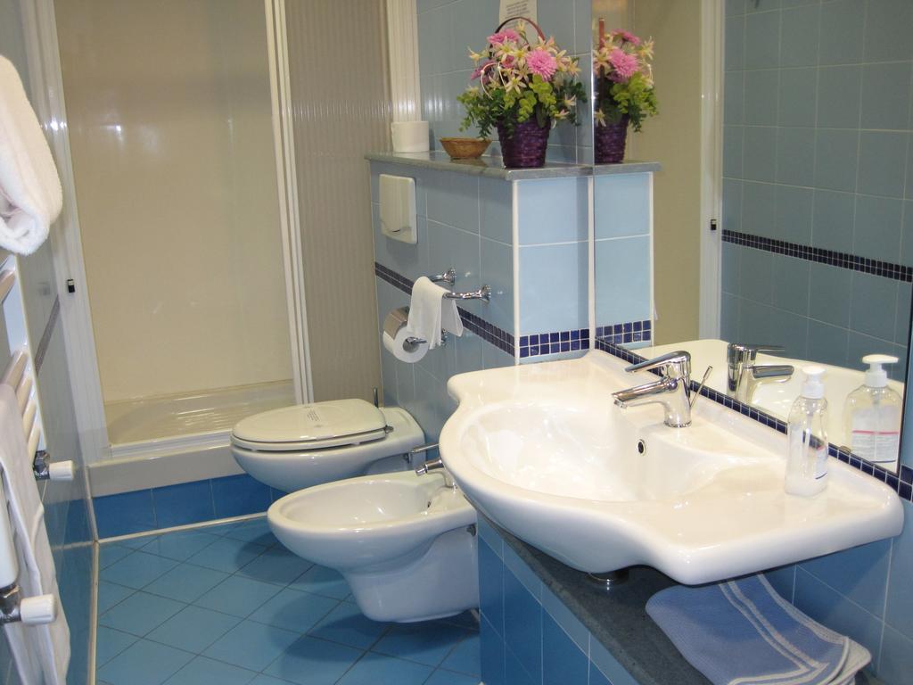 Hotel Italia Carmagnola Szoba fotó