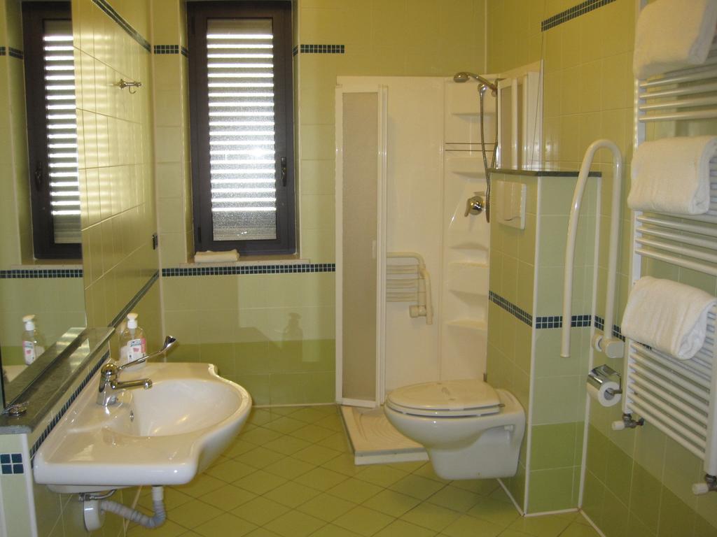 Hotel Italia Carmagnola Szoba fotó
